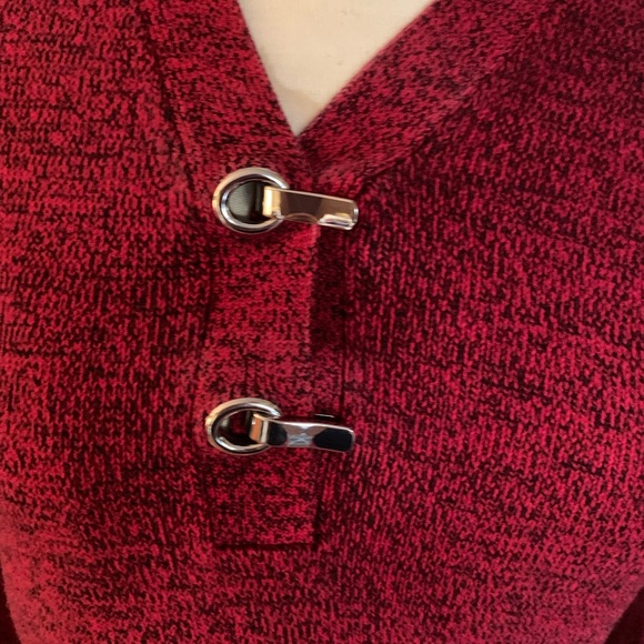 LOVELY BURGUNDY KAREN SCOTT SWEATER, WITH GOLD HARDWARE. - Picture 3 of 7